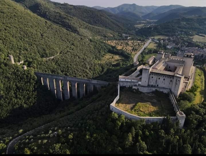 Ferienwohnung Sotto I Tetti Del Borgo Spoleto Exterior foto