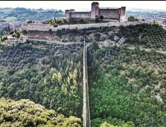 Ferienwohnung Sotto I Tetti Del Borgo Spoleto Exterior foto